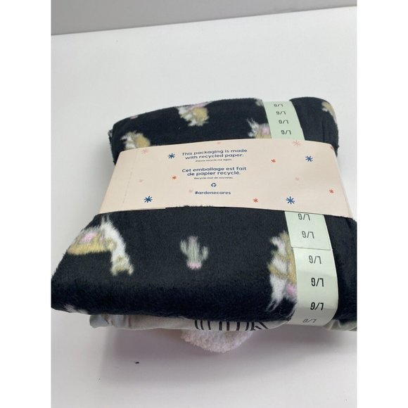 Long Sleeved pj set Womens Large Pyjamas Set With Socks Brand New. - Picture 3 of 5